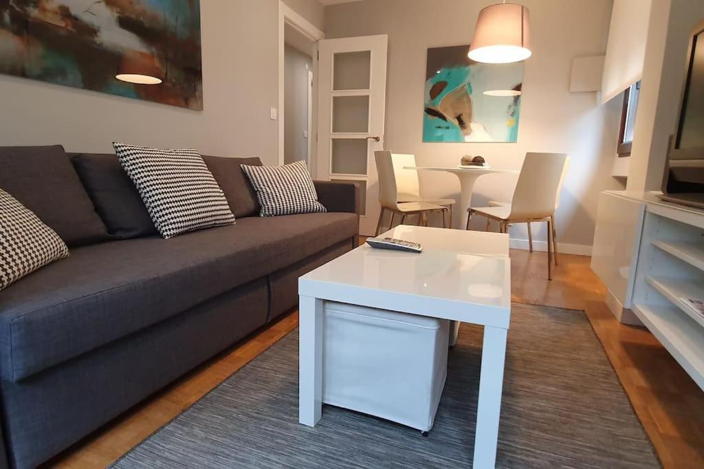 Moderno Apartamento En El Centro. El Carmen Wifi خيخون المظهر الخارجي الصورة